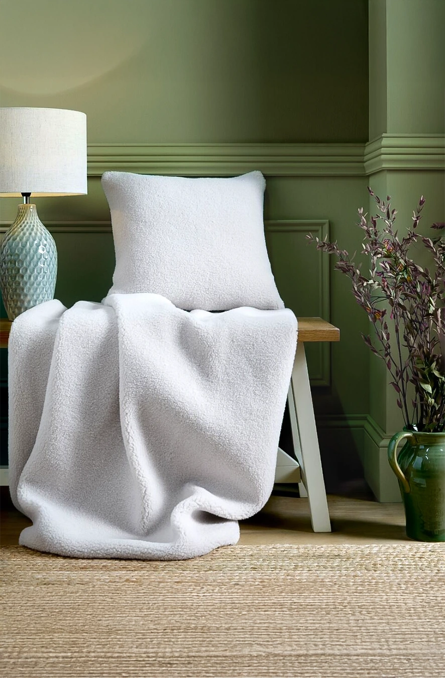 Cuvertură  Coleford Faux Sheepskin Natural 130 x 170 cm
