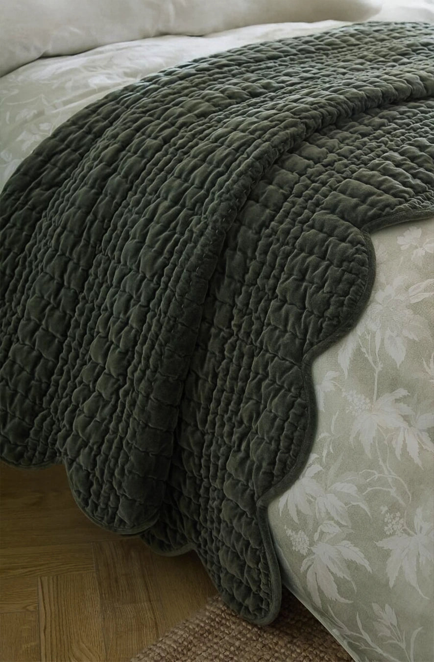 Cuvertură  matlasată Scalloped  Pine Green 180 x 235 cm