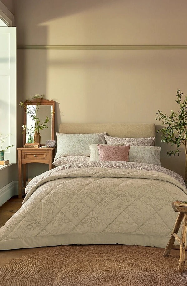 Cuvertură  matlasată Strawberry Thief Oyster  235 x 235 cm