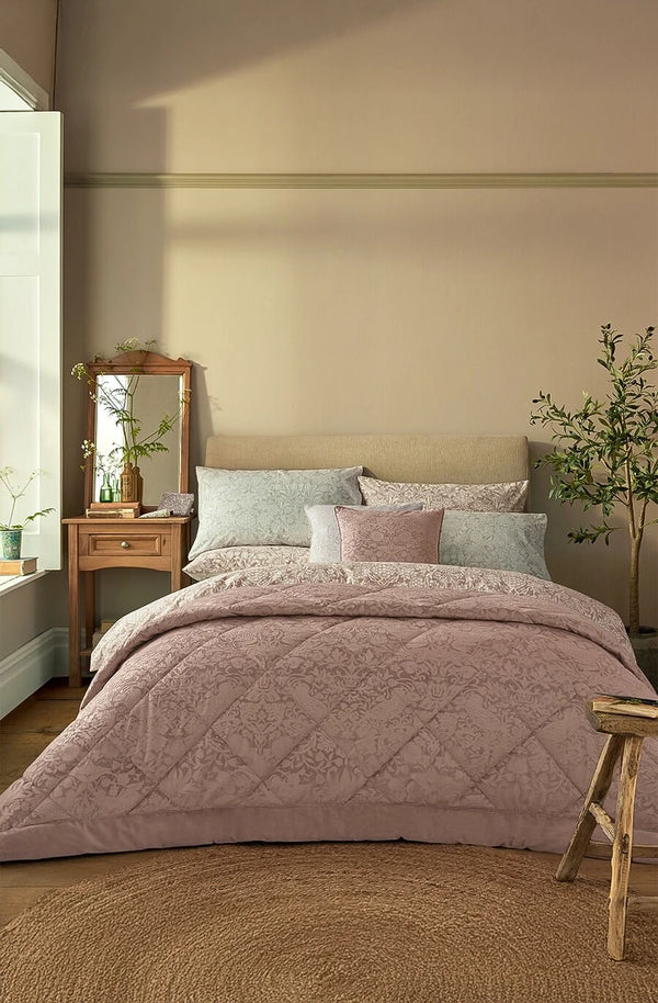 Cuvertură  matlasată Strawberry Thief Tearose 235 x 235 cm