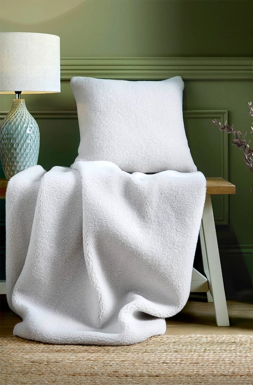 Pernă decorativă  Coleford Faux Sheepskin Natural 45 x 45 cm