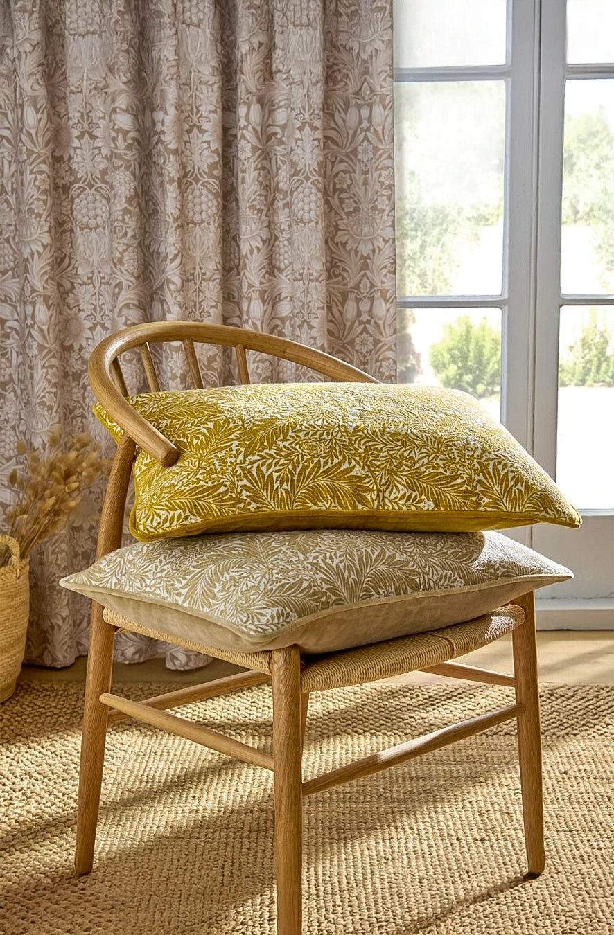 Pernă decorativă Larkspur Turmeric 40 x 60 cm