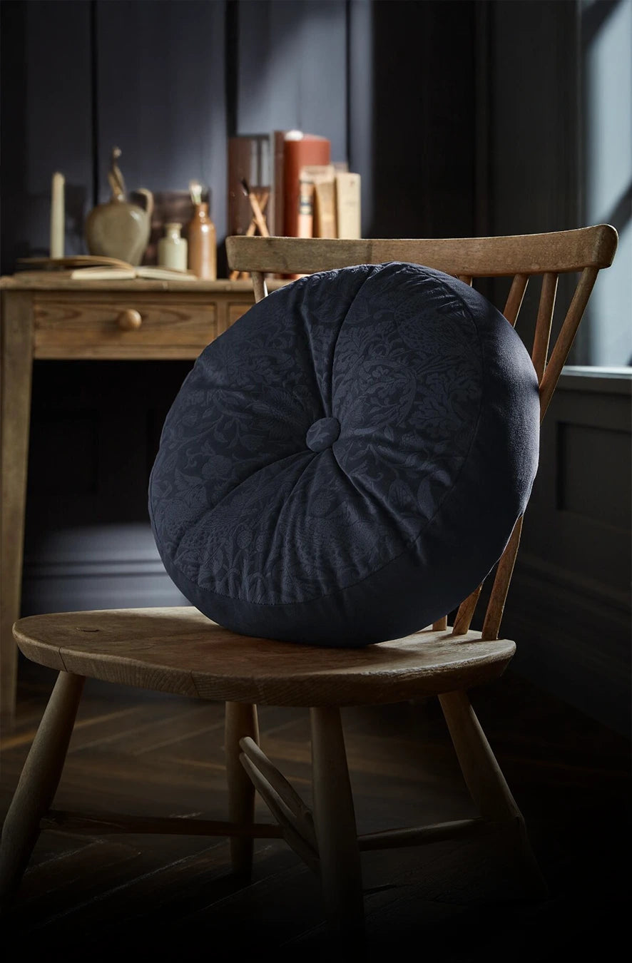 Pernă decorativă Strawberry Thief Embossed Prussian Blue 38 cm